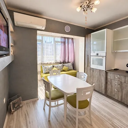 1br Next To Grand Mall Апартаменты Варна